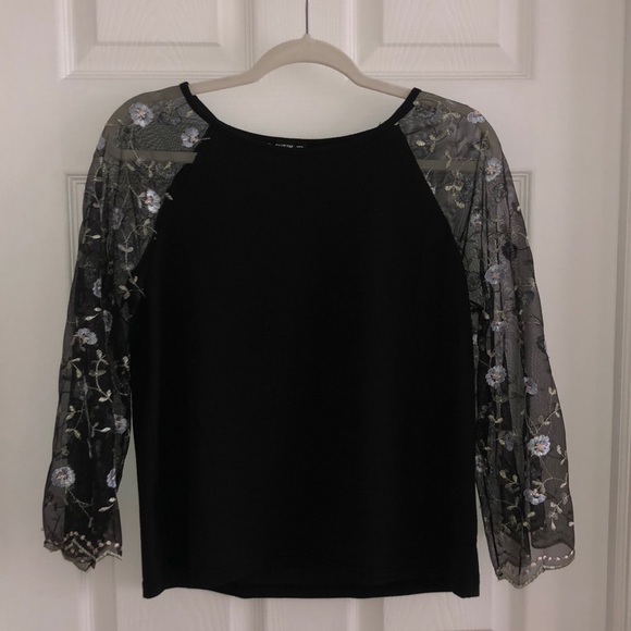 Scallop Trim Embroidered Mesh Sleeve Top - Picture 2 of 4